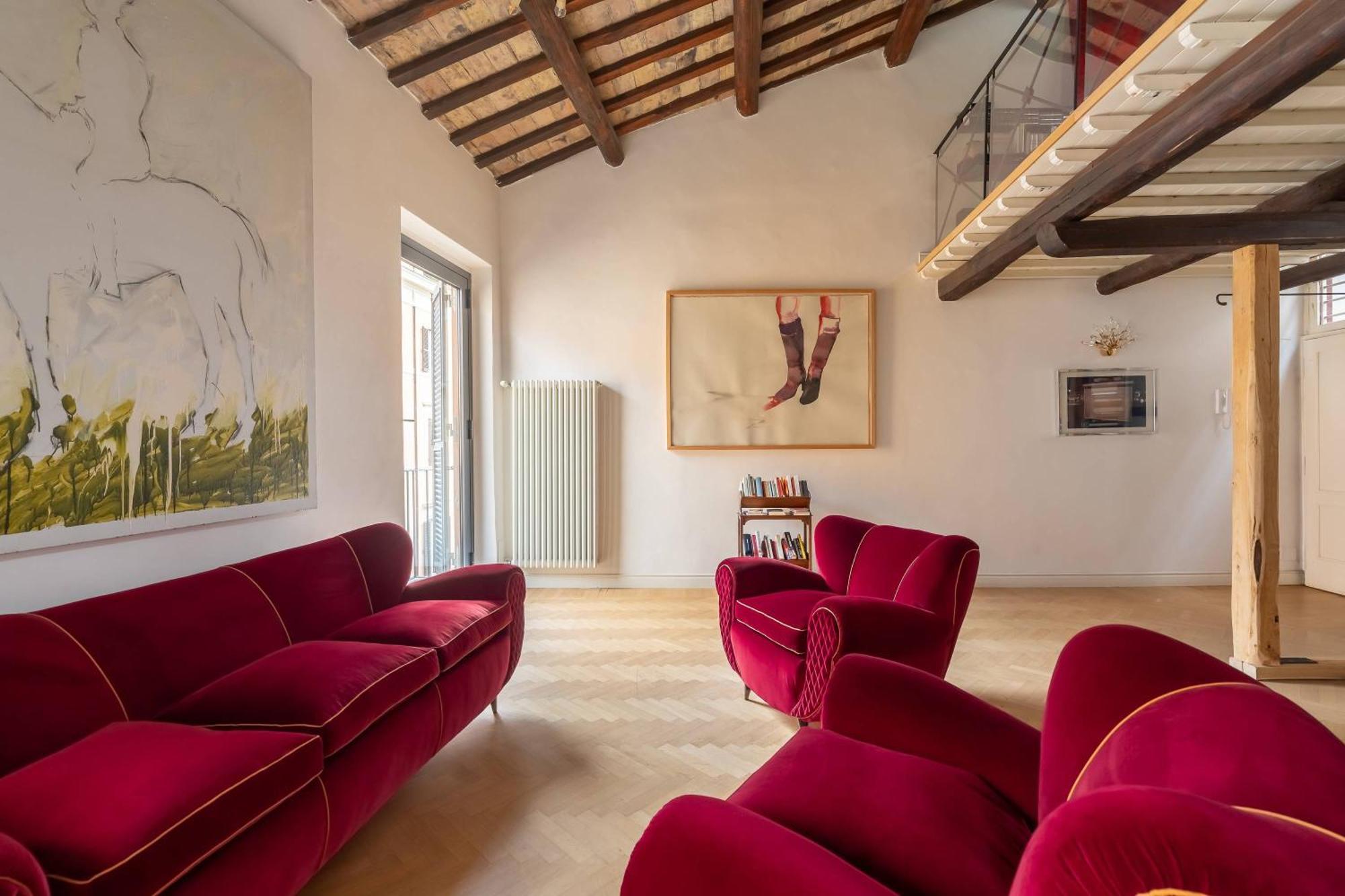 Monti Designer Loft By Romeloft